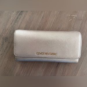 Michael Kors Crossbody Wallet